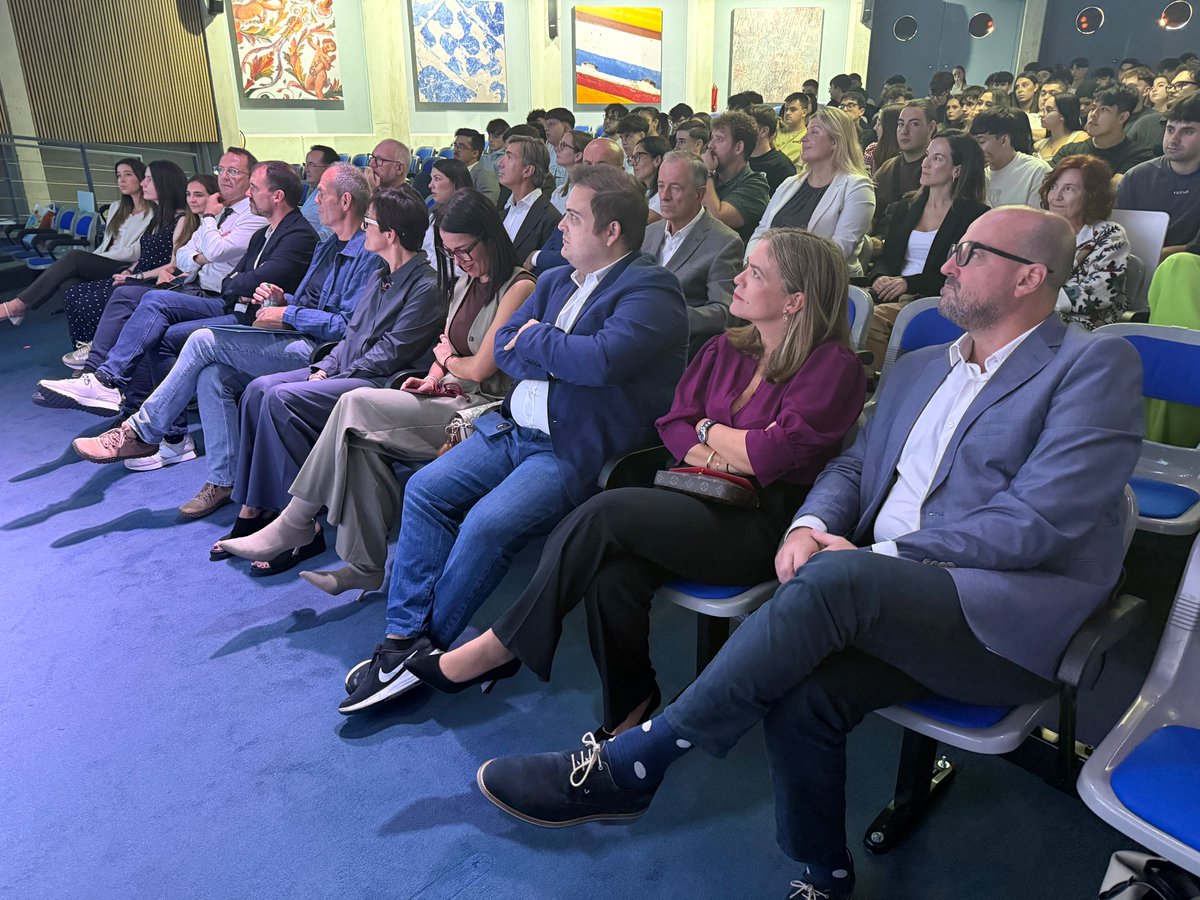 El nostre cap d'estudis d'FP Ricard Eguiluz Guerricabeitia, es jubila a finals del curs 2025-2026. Ha estat un honor compartir amb ell trenta-vuit anys de passió educativa. Aquesta inauguració de curs d'FP del <a href="/cbadalones/">Col·legi Badalonès</a> va per tu company. #Badalona