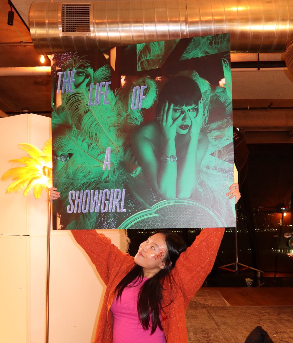 shelleysversion's tweet image. btw had the best time at the @amazonmusic tlosg party last night ❤️‍🔥 
and i got a customized cardigan 😁 i LOVEEEE this album and it was so fun celebrating it with people who do as well 🕺🕺

@taylorswift13 @taylornation13