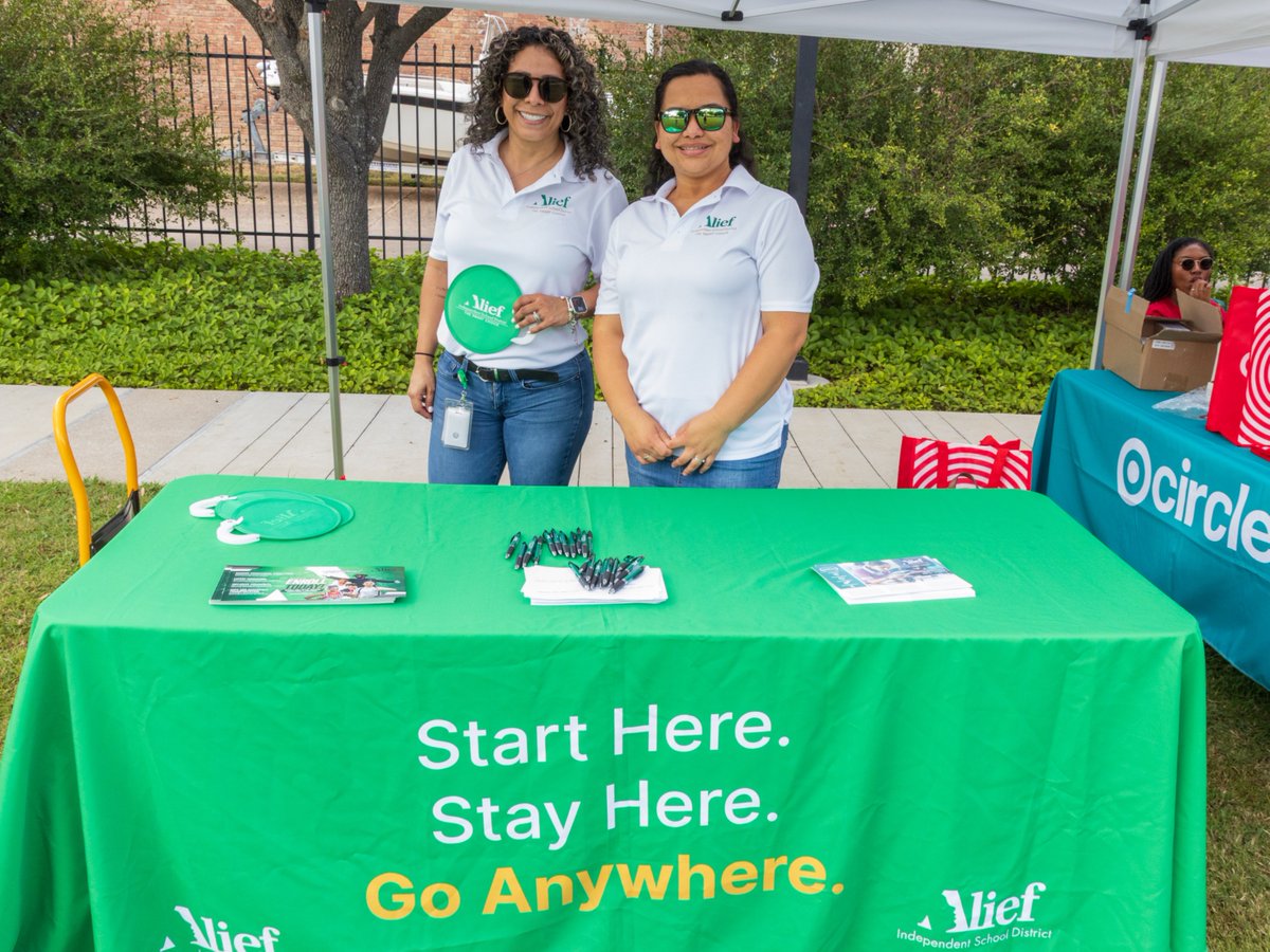 HCPrecinct4's tweet image. Celebrating #NationalNightOut in Westchase! ๐
From games and food to friendly conversations with law enforcement, neighbors came together to strengthen community bonds and promote safety.
#CommunityStrong #HCPrecinct4 #PublicSafety