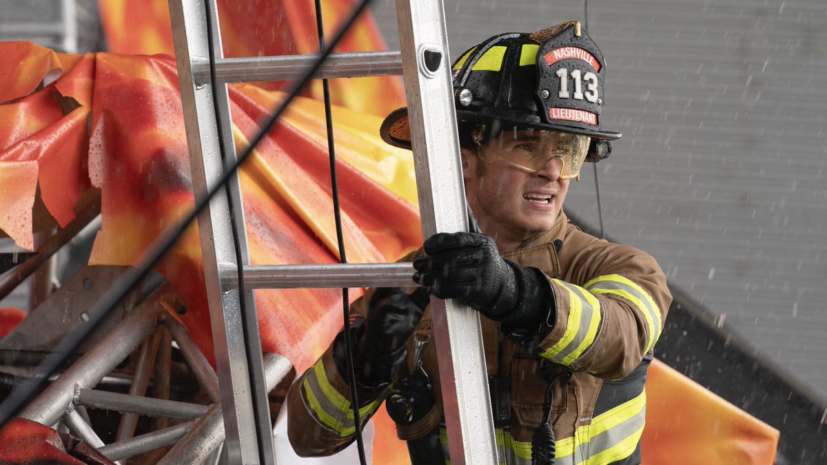 911TVNEWS's tweet photo. 1x02: “Hell and High Water” Synopsis:

A tornado’s path leads the Station 113 team to an intense rescue at a water tower. Ryan and his wife reach a turning point, while Dixie has an assignment for Blue. Cammie coaches a distressed teenager through her mother’s childbirth. https://t.co/0ITdz1jPSL