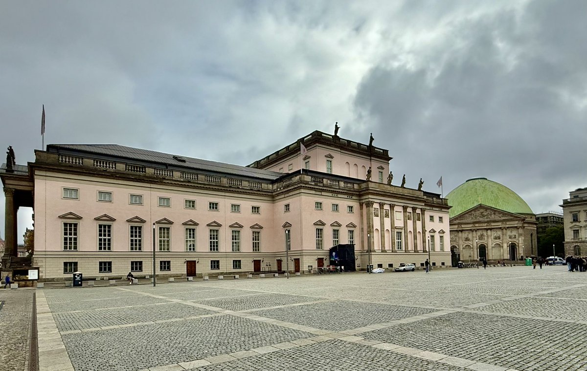 Solo por haber podido disfrutar del soberbio tercer acto de “La Valquiria” esta noche en la Staatsoper de Berlín con Anja Kampe (Brünnhilde) y Michael Volle (Wotan), bajo la dirección musical de un #ChristianThielemann genial, mereció la pena venir hasta aquí para escuchar esta