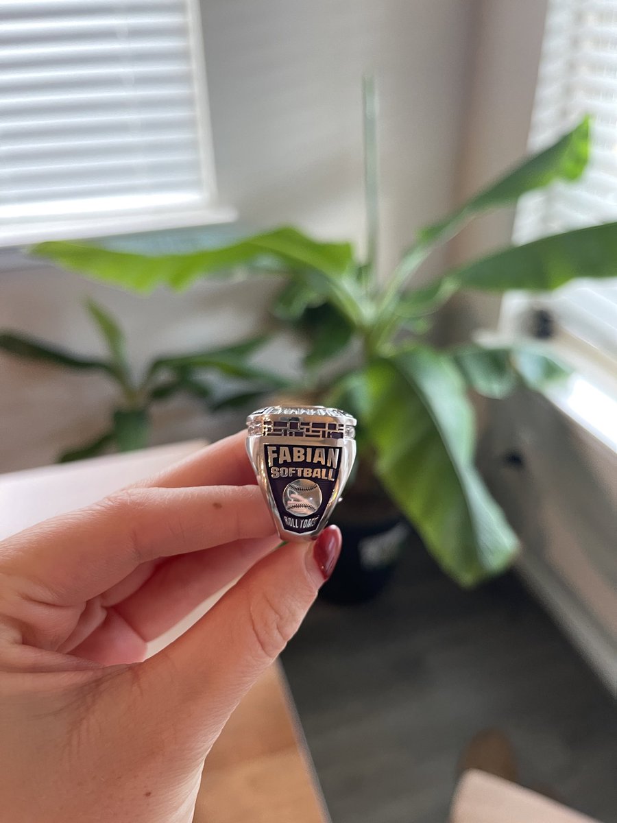 The absolute coolest mail day today—thank you <a href="/TommieSoftball/">St. Thomas Softball</a> 💍💜

Grateful for this team and so unbelievably proud of how hard they worked to accomplish their goals last season!

#RollToms
