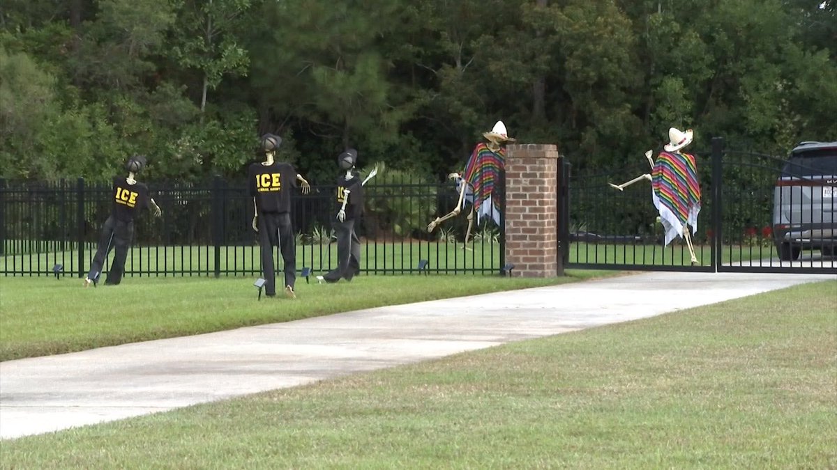 vancemurphy's tweet image. The greatest Halloween decoration in the history of the world.