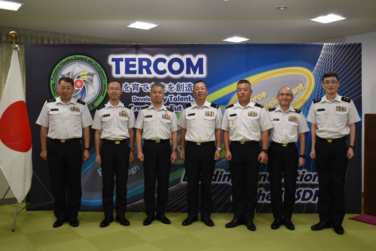 陸上自衛隊 #教育訓練研究本部 は、最先任上級曹長の交代式を実施しま