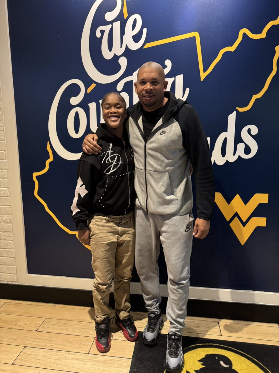 Blessed to receive an offer from
Salem University 💚🙏🏼 <a href="/SalemU_WBB/">Salem Womens Basketball</a> <a href="/LEcoach_brooks/">James Brooks</a>