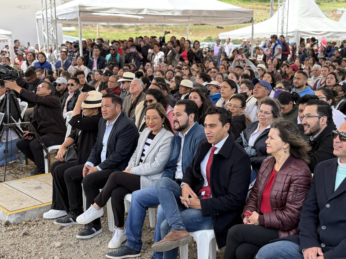 fabee77's tweet photo. Hoy, Cañar recibió 6 millones de dólares para obras de saneamiento y desarrollo que la gente esperó por años.
Esa es la diferencia entre quienes construyen y quienes destruyen.
Como asambleísta de esta provincia, respaldo al presidente @DanielNoboaOk y a su compromiso con el país. Porque hoy no solo cumplió con cañar, cumple con un país entero que quiere salir adelante.
Y frente a la violencia y el intento de desestabilizar de unos pocos que no representan al pueblo de Cañar, el mensaje es claro: firmes, sin retroceder
