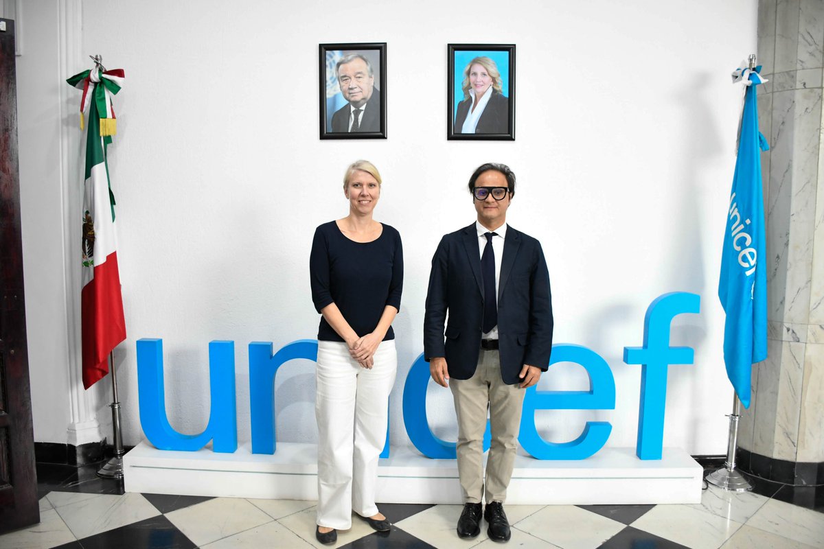 ILCEedu's tweet photo. #Comunicado🗞 l El Mtro. Ismael Carvallo Robledo, director general del #ILCE  y Astrid Hollander, jefa de Educación de (@UNICEFMexico), sostuvieron un encuentro para explorar nuevas formas de colaboración que impulsen la creación de contenidos educativos y culturales en América Latina.

Ambas instituciones reafirmaron su compromiso con los derechos de niñas, niños y jóvenes, y con una educación que inspire, transforme y proteja. 🌍

Más información en: https://t.co/T6ZTqUIxMO

#Educación #UNICEF #CooperaciónInternacional