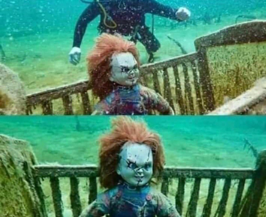 Un grupo de buzos encontraron un muñeco de Chucky en las profundidades del océano. Lo extraño es que estaba encadenado a una piedra para que no pudiese subir a la superficie. 

Como si alguien hubiese querido deshacerse de él.

Los buzos decidieron dejarlo allí.