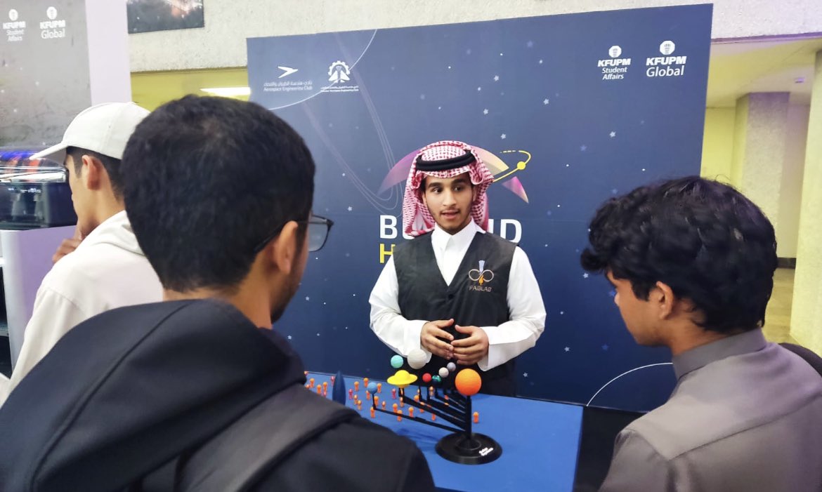 fabLab_kfupm's tweet image. يوم واحد.. وألف ذكرى! ✨
من بوث الفابلاب في فعالية اسبوع الفضاء
شكراً لكل من مر علينا وساهم في نجاح يومنا 🚀

ترقبونا.. فعاليات ومشاريع قادمة فاعده تنطبخ ! 🔥🔥

#فابلاب #اسبوع_الفضاء