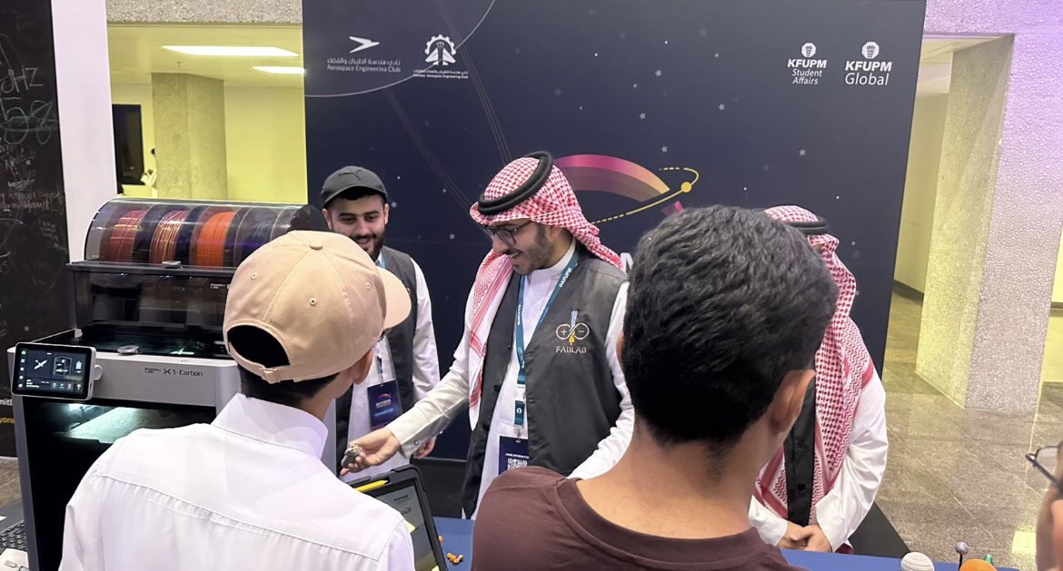 fabLab_kfupm's tweet image. يوم واحد.. وألف ذكرى! ✨
من بوث الفابلاب في فعالية اسبوع الفضاء
شكراً لكل من مر علينا وساهم في نجاح يومنا 🚀

ترقبونا.. فعاليات ومشاريع قادمة فاعده تنطبخ ! 🔥🔥

#فابلاب #اسبوع_الفضاء