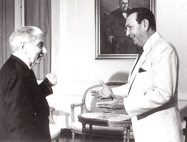 “El escritor paraguayo Augusto Roa Bastos rechazó el ofrecimiento del Gobierno del general Andrés Rodríguez para ocupar la Embajada de Paraguay ante la Unesco”.
El País, España. 1989.