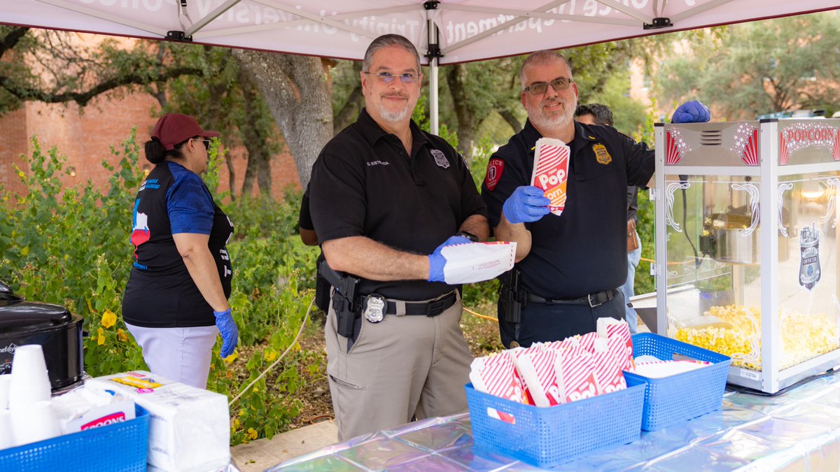 Trinity_U's tweet image. Trinity Night Out brought students, staff, and TUPD together for an afternoon of food, games, music, and plenty of good vibes!

A big thank you to the Trinity University Police Department for hosting this annual community-building event.