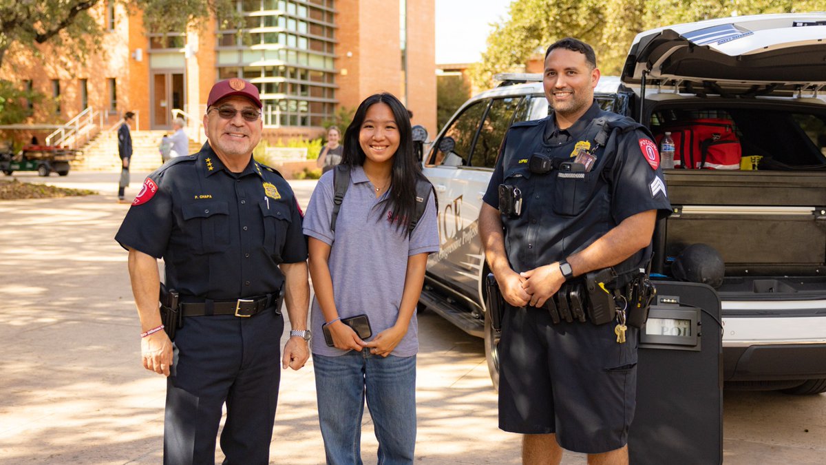 Trinity_U's tweet image. Trinity Night Out brought students, staff, and TUPD together for an afternoon of food, games, music, and plenty of good vibes!

A big thank you to the Trinity University Police Department for hosting this annual community-building event.