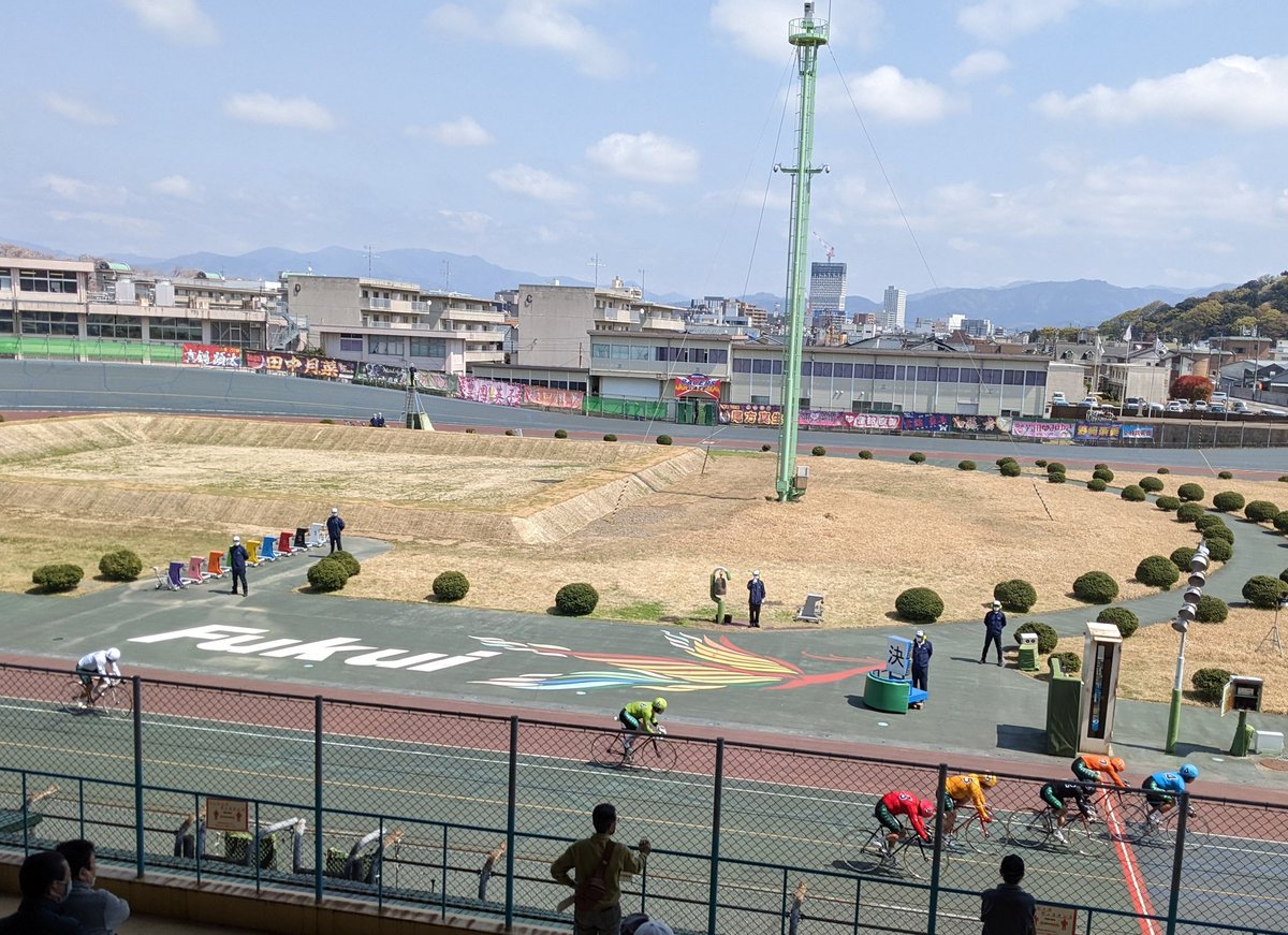 福井は豊橋のスペアタウンにも池袋のスペアタウンにもなれる素敵な街だと思うなァ
路面電車は走っているし、西武百貨店もあるし、競輪場もあるし...