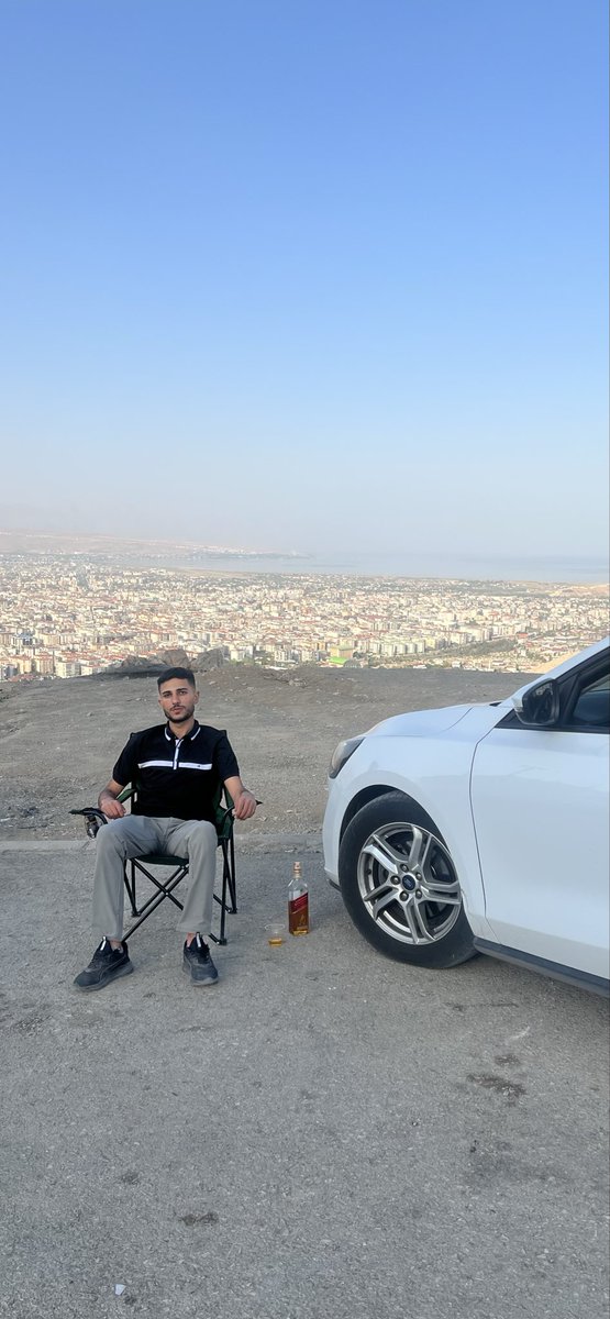 Dağlar taşlar dedi bana;
~yoktur ömrünü geçen yıllar :)