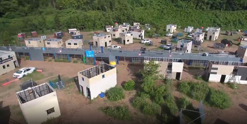 ・本格市街地フィールド
・2階建の建造物、多数有り
・巨大なキャットウォーク（橋）
・市街地〜森、オールマイティ

‼️人数に合わせて応じて‼️
全面使用・片面使用・4/1分割使用