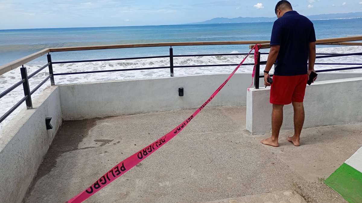 TelediarioGDL's tweet image. 🚨 Alerta #PuertoVallarta: Operativo Activo por #HuracánPriscilla 🌊

El paso del Huracán Priscilla mantiene un fuerte operativo interinstitucional en Puerto Vallarta ante la marejada ciclónica y el oleaje elevado.

Créditos: Protección Civil de Jalisco
