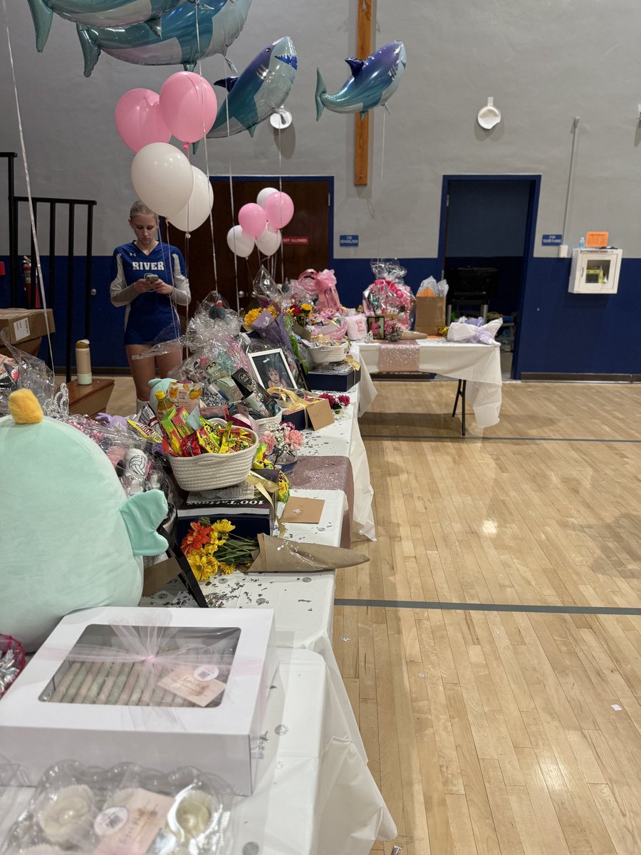 Congratulations Volleyball Seniors! <a href="/CastellaAlli/">Allison Castellano</a> <a href="/SuarezSRHScoach/">Christopher Suarez</a> <a href="/SharksSrhs/">@SRHS_Sharks</a>