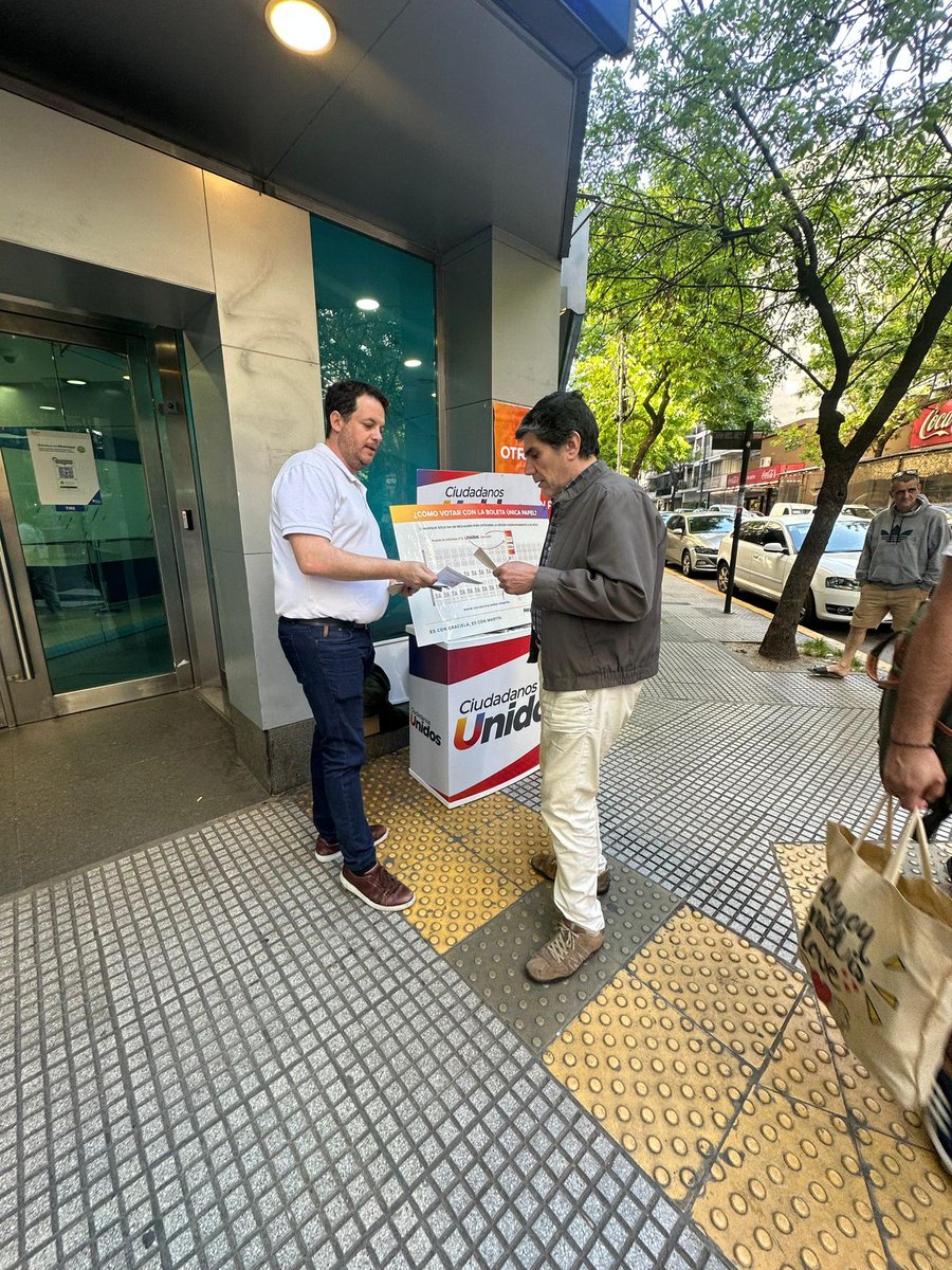 Martes de Campaña estuvimos en el Patque Las Heras y tambien en Av Santa Fe y Salguero junto a nuestto comunero <a href="/RicciRamiro/">Ricci Ramiro</a> 
Es de otra manera 
Es con <a href="/gracielaocana/">Graciela Ocaña</a> 
Es con Martin <a href="/GugaLusto/">Martín Lousteau</a>