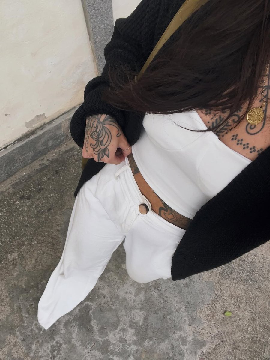 itz_mals_'s tweet photo. Ootd 🤍🖤 https://t.co/puF5SUgYtv