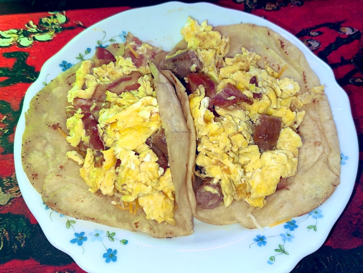 MrsReaper_'s tweet image. Me: it’s national taco day 
Also me : makes breakfast tacos just to prove a point 🌮

#NationalTacoDay #BreakfastTacos #HonemadeWin