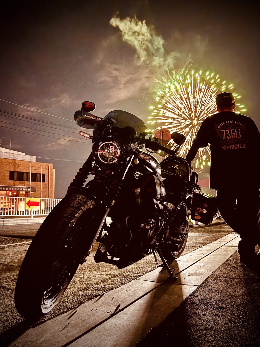 Libra_ELIMI's tweet image. 名前 :Libra(リーブラ)
年齢 :45
性別 :男
身長 :170cm(ぼっちゃり体型)
住み :愛知県
車種 :エリミネータSE
一言 : 沢山のバイク好きと繋がりたい。
趣味 :バイク.神社巡り.御刻印.
         息子とツーリング
         
#エリミネータSE
#バイク乗りとして軽く自己紹介 
#バイク好きと繋がりたい