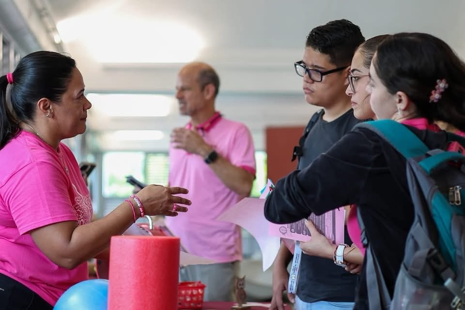 💗 Octubre rosa en la #UPRH 🎀
El movimiento también salva vidas. La Oficina de Servicios Terapéuticos destacó la importancia del ejercicio como herramienta preventiva en la lucha contra el cáncer de seno.
#UPRHSeVisteDeRosa #SaludEsPrevención #PrevenciónEsVida #Muévete