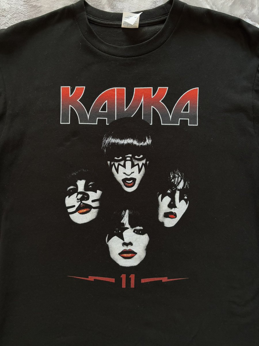 SPADE_8489's tweet photo. おはようございます☀
こちら
デビュー11周年
ワンマンライブのTシャツ
参加出来なかったので
親愛なるKROWSさんに
お願いし私のところへ🙇🏻♀️💗
メンバーの顔?いぇ
全てカフカさんのお顔☺️
✨🤘✨
#ワンマンライブ
めちゃくちゃ
楽しかったなー
#シシド・カフカ 様
#KROWS🥰 https://t.co/h66plLhyi8