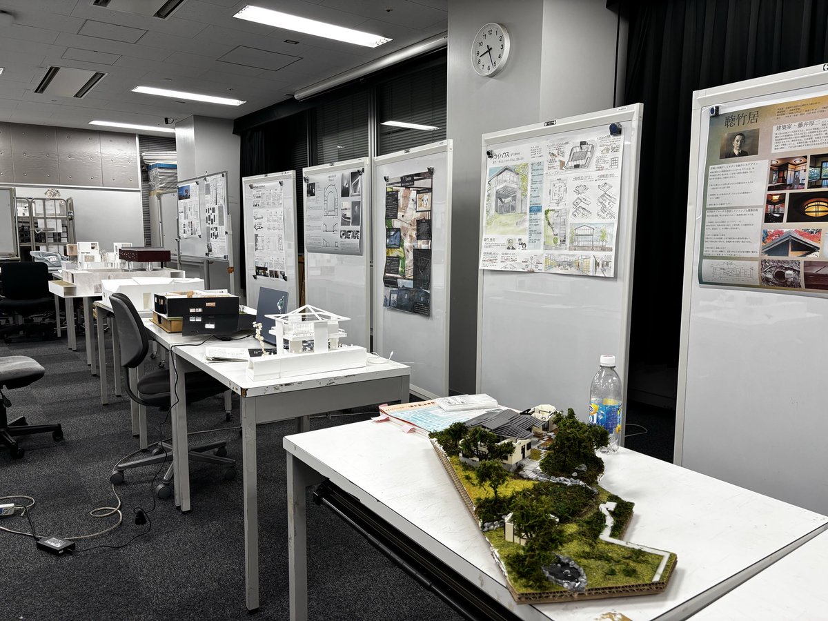 【B3初回ゼミ_名作住宅発表ゼミ】

9/19(金)にB3の初回ゼミがありました！
名作住宅の模型を制作し、発表を行いました🏠✨

模型を通して建築のスケール感や使われ方をより具体的に想像でき、空間への理解が深まりました。模型作りは重要ですね。

B3のみなさん、これから一緒に頑張っていきましょう🌷