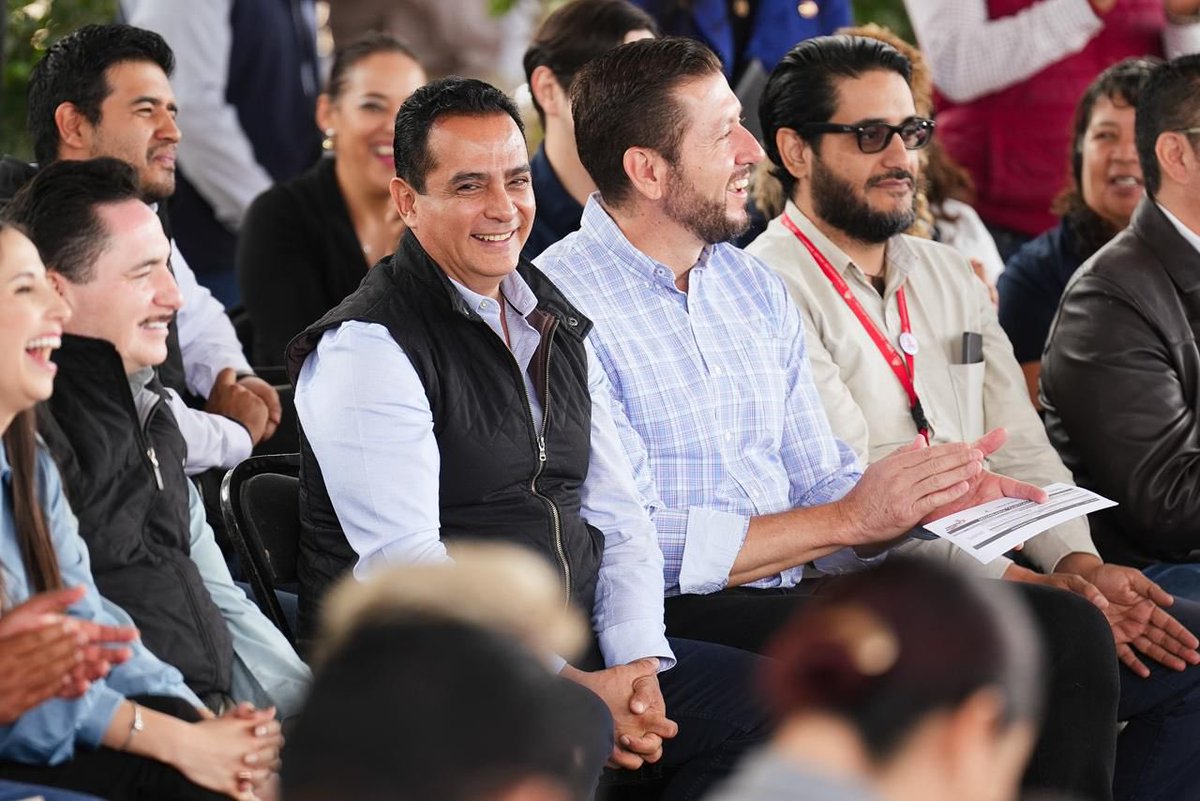 josejoseantonio's tweet image. ¡Durango es el camino de la educación que construye sueños! 🏫✨
Junto al Gobernador @EVillegasV, iniciamos la remodelación de la Escuela Secundaria “Quetzalcóatl”. 💧📚
Más de 500 alumnos y docentes tendrán espacios más chulos y dignos para aprender y soñar.
Porque en casa,…