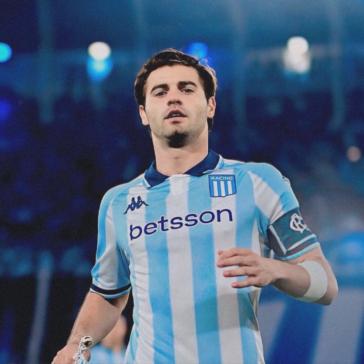🎙️ “GALLARDO tiene en carpeta a SANTIAGO SOSA”.

👉 <a href="/Sebasrur/">Sebastián Srur</a>, sobre el armado de River para el 2026, en vivo por Fútbol Continental.