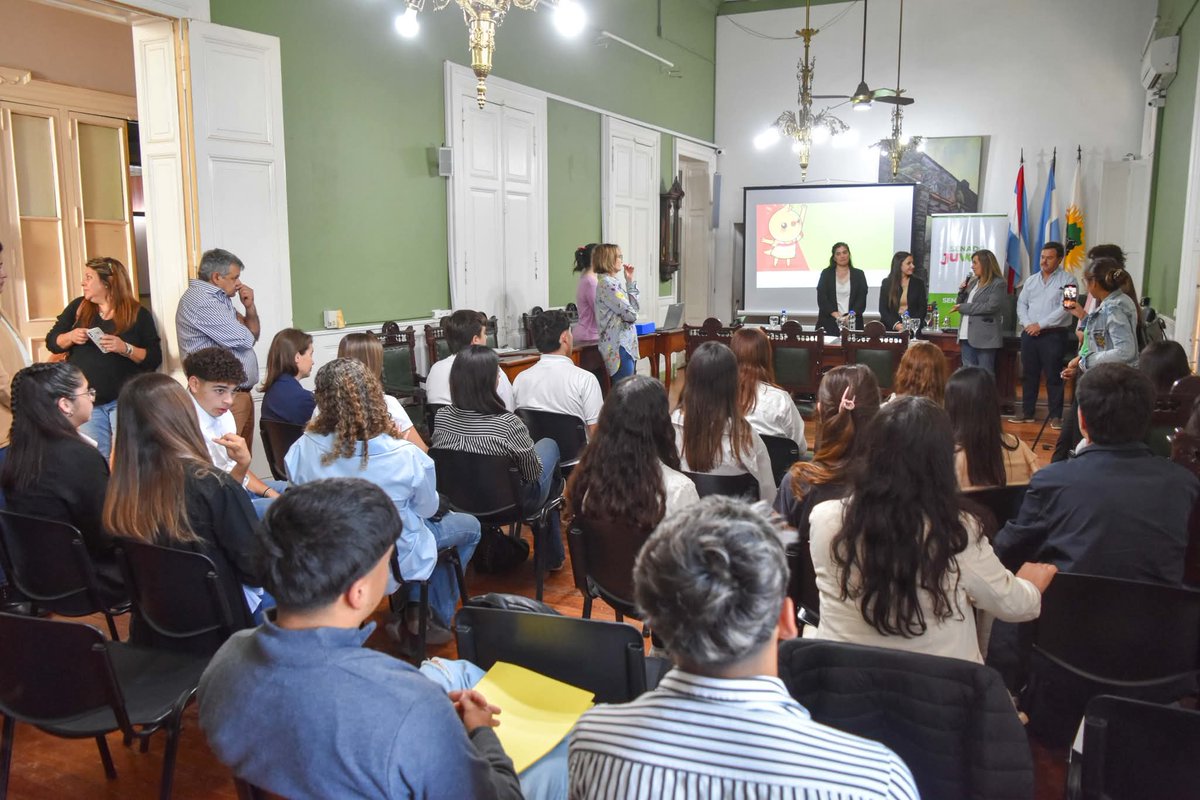📣Vivimos una nueva edición del Senado Juvenil en nuestro departamento. 

Un orgullo ver a nuestros jóvenes presentar y defender iniciativas legislativas pensadas desde las problemáticas que los atraviesan. 👏