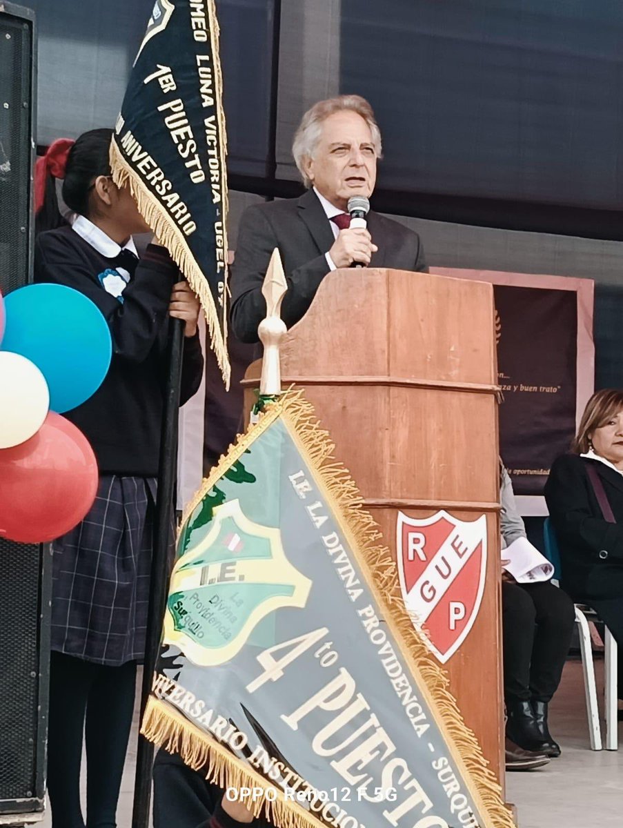 Hoy, en el 77 aniversario de la GUE Ricardo Palma de Surquillo. Mi alma mater. Donde estudié primaria y secundaria  y que introdujo en el Perú la reforma  de la escuela nueva y participativa.