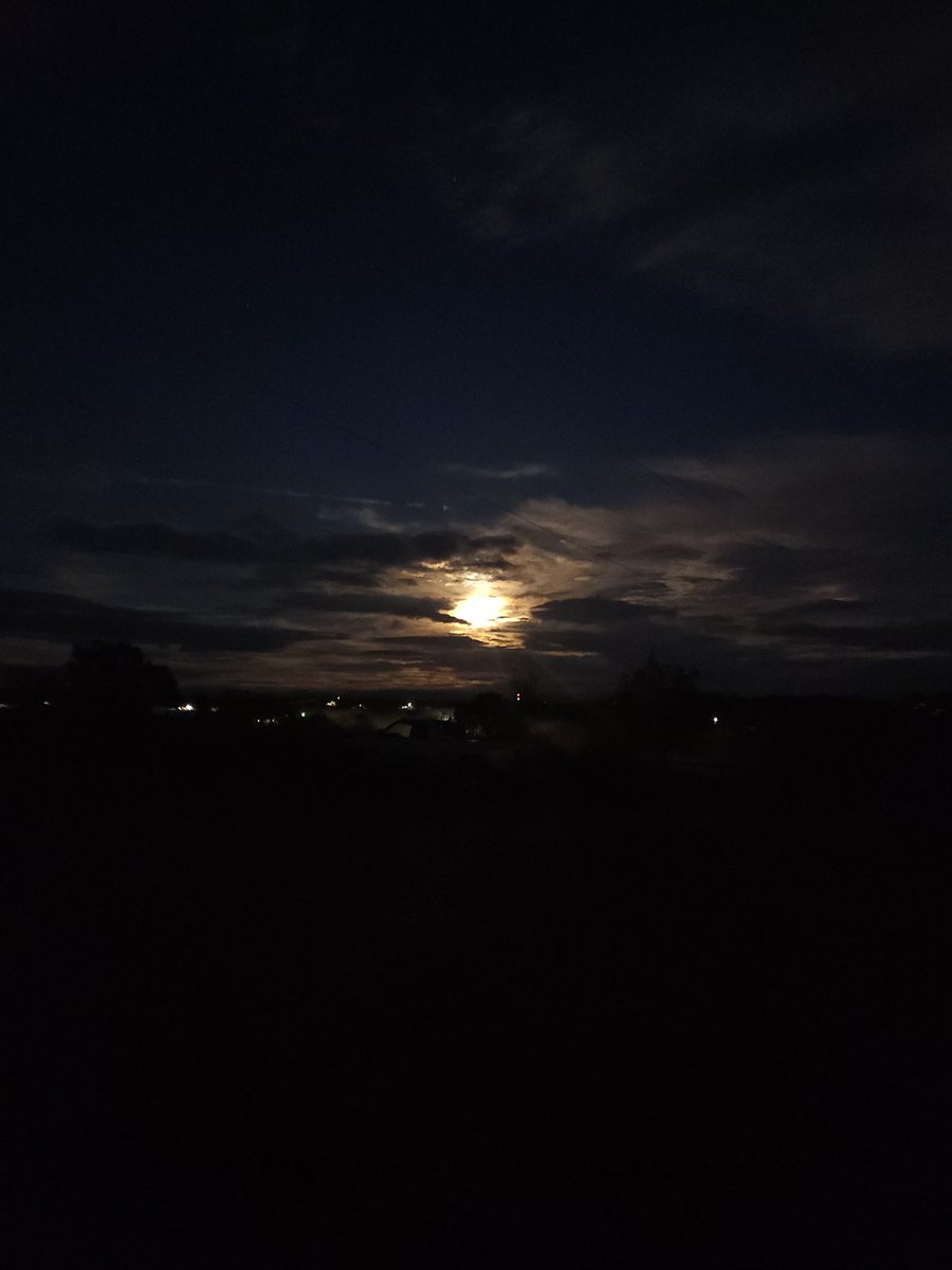 empwisefang's tweet image. open.spotify.com/track/2JxHZfZM…