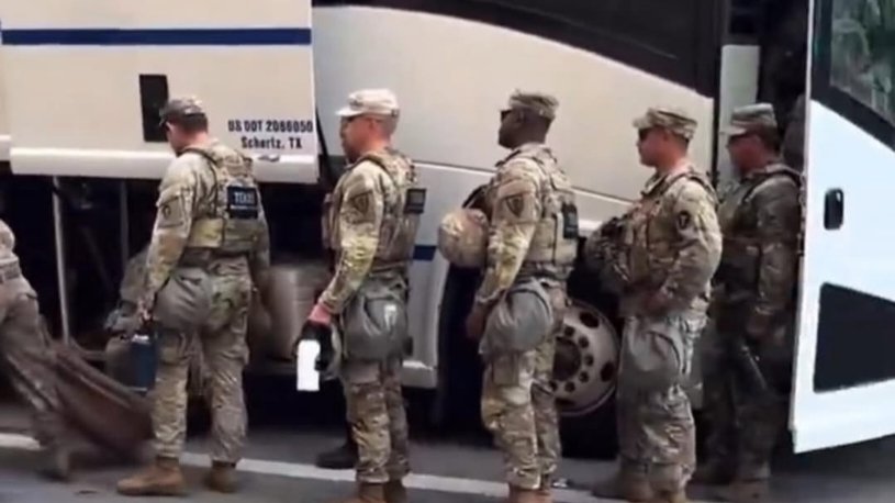 Trump2425's tweet photo. @JLRINVESTIGATES @bennyjohnson 
BREAK NEWS The Nation Guard here in Elwood 
IL 
STAY TUNED LIVE STREAMING 

https://t.co/82vH1kXRkR https://t.co/HkntYXxoHg