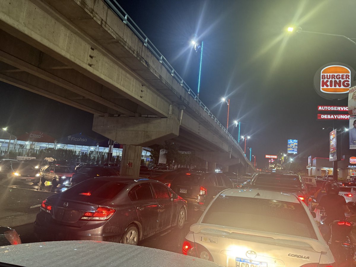 erick_lopez1601's tweet photo. @JorgeAldanaB alcalde bien se viene a dar una vuelta por el puente nuevo, solo para que brinde otra solución, saludes ☺️ https://t.co/1xdDW9QT74