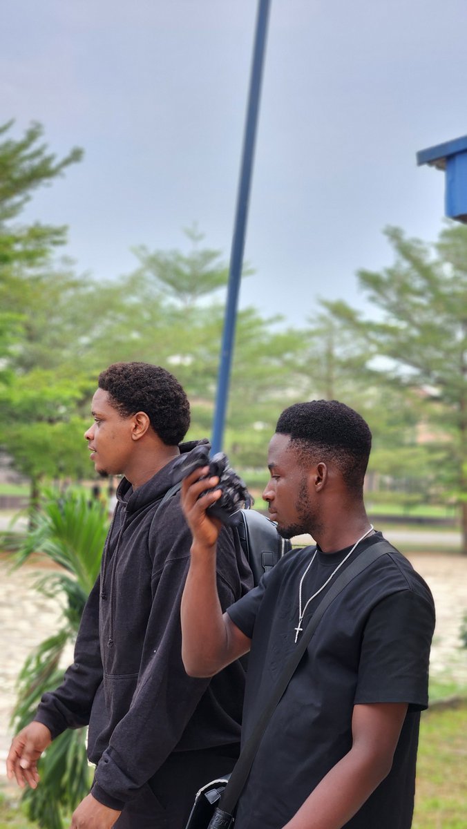 Henryglowz's tweet photo. Y'all meet @BenedictFrank_ .

One of the big names hiding under 77k per month from NYSC, but make I leave that gossip.

I do what AI can never do, and that's to always remind you that you are human and you have memories.

This is was during ROQQU CAMPUS CONNECT.
#web3photos https://t.co/KrA4FYTouq