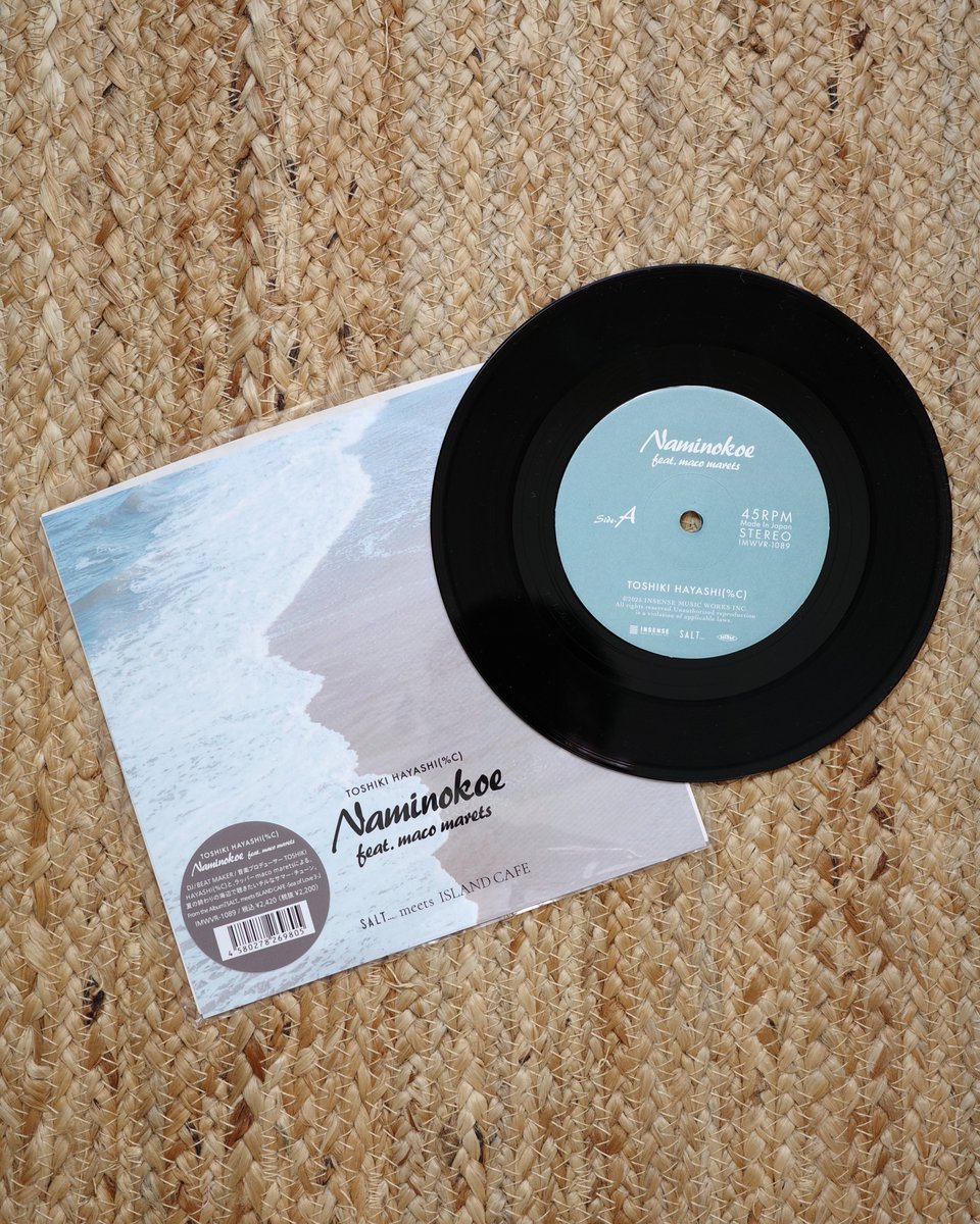 bua_macomarets's tweet image. ⋱Release Info ✹ NEW⛱️💫⋰
[7-inch Vinyl] TOSHIKI HAYASHI (%C) 
&quot;Naminokoe feat. maco marets&quot;
2025.10.8 (wed) リリース

詳細ページ:
insensemusicworks.myshopify.com/products/toshi…

客演参加した「SALT... meets ISLAND CAFE」収録楽曲『Naminokoe』の7インチ盤が本日発売です。是非ぜひよろしくお願いします🪽