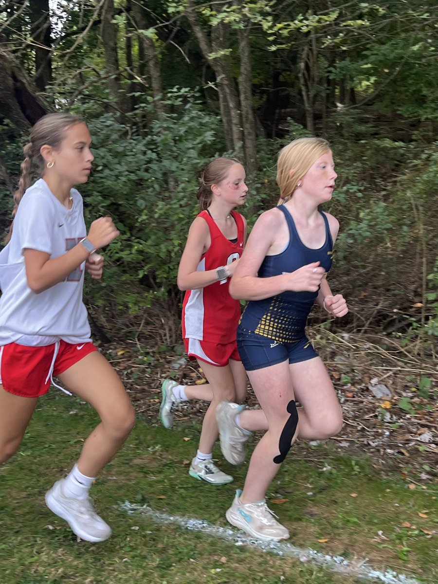 MrsPete23's tweet image. 🏃‍♀️She’s the smallest in the pack, but she set a new PR today! My girl shaved 30 seconds off her time! Pushing forward despite her #CHD ❤️