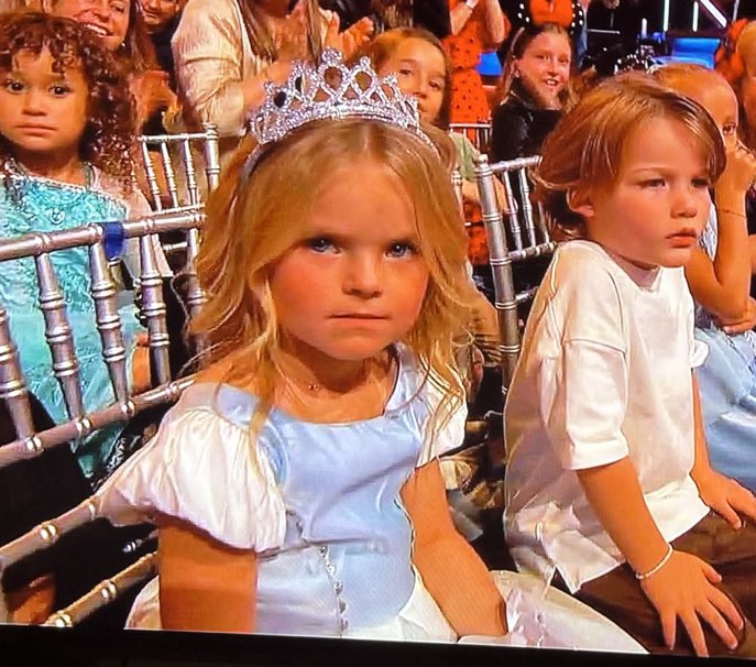 she’s judging you for letting lauren get eliminated last week btw #dwts