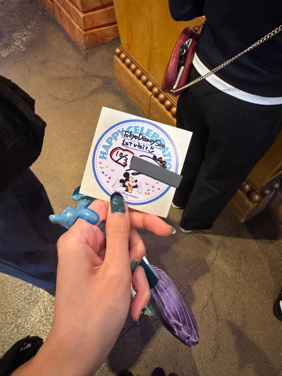 melging2's tweet photo. 디즈니 너무 즐거웠어요😳🩵

퍼스트 비짓 스티커도 받고 신나서 붙인 후 3분내로 잃어버리고
밥도먹고.. 판타지스프링스도 가고... 머메이드 라군에서 한시간 넘게 있었어요... 칭찬도 엄청받음! 다들 너무 상냥하셔..🥰 아! 또가고싶다!! https://t.co/PJmnWltYhy
