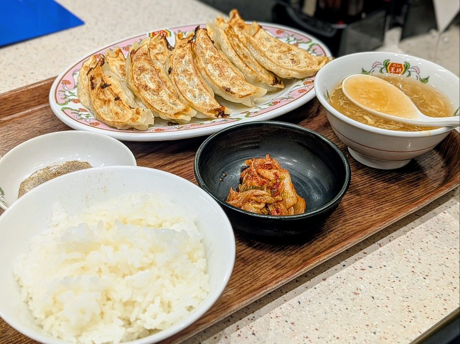 oTbEVHqm69VHhiE's tweet image. 【餃子の王将】《餃子定食》
無性に餃子が食べたくなって王将へ。餃子うめ～
ご馳走様でした。
#餃子の王将 #餃子