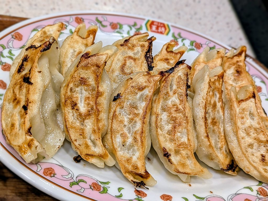 oTbEVHqm69VHhiE's tweet image. 【餃子の王将】《餃子定食》
無性に餃子が食べたくなって王将へ。餃子うめ～
ご馳走様でした。
#餃子の王将 #餃子