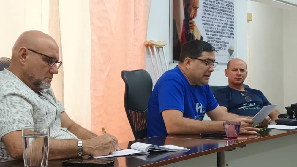 PaulinoPrezVie1's tweet photo. Efectuamos las conclusiones de la Auditoría Financiera a #Avilmat por parte de un equipo de auditores de CH de la Provincia de las Tunas, agradecemos su exigencia, profesionalidad y enseñanzas. Felicitaciones a todos los colectivos  por los resultados positivos!!!. @Emp_Avilmat https://t.co/N9rFr267Bb