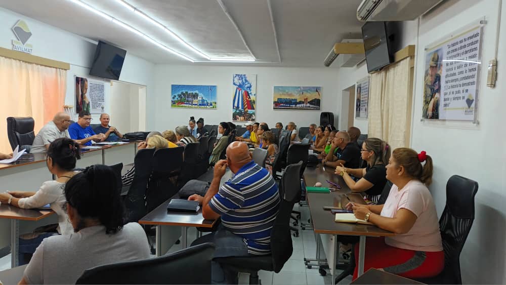 PaulinoPrezVie1's tweet photo. Efectuamos las conclusiones de la Auditoría Financiera a #Avilmat por parte de un equipo de auditores de CH de la Provincia de las Tunas, agradecemos su exigencia, profesionalidad y enseñanzas. Felicitaciones a todos los colectivos  por los resultados positivos!!!. @Emp_Avilmat https://t.co/N9rFr267Bb