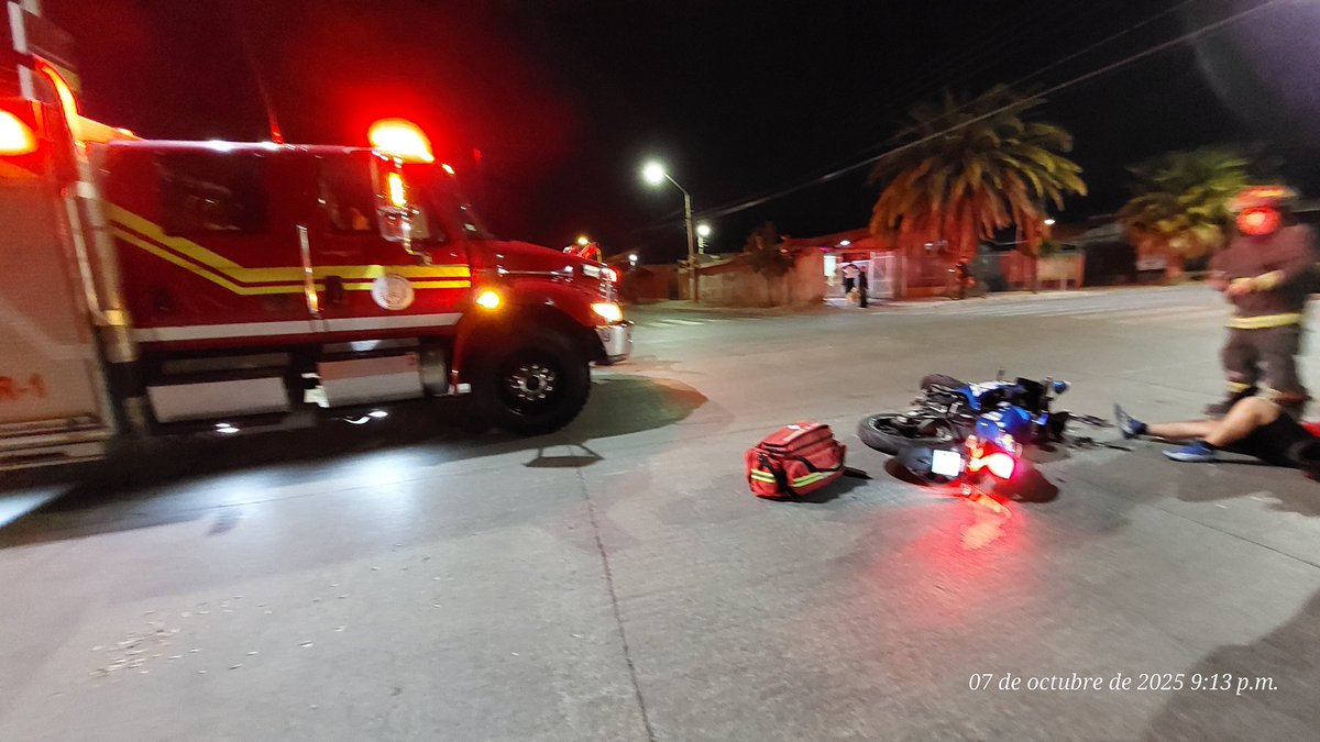 PabloSalinas's tweet photo. Colisión entre motorista y un vehículo en la esquina de calles Hermanos Carrera y Toro Mazote en San Felipe https://t.co/zxxKjcSfm2
