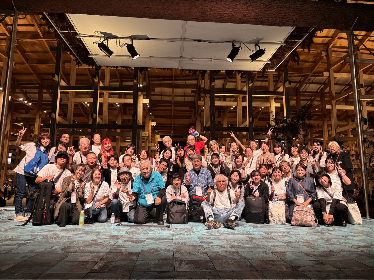 FujiideraWind's tweet photo. たそがれコンサートin万博2025 開催しました〜！
ライトアップされた大屋根リングをバックに10曲 1時間弱のステージでした

たくさんの方に聴いて頂き 団員も楽しんで演奏出来ました
ありがとうございました

'70万博 花博 万博2025と大阪万博グランドスラムを達成

次の大阪開催の万博はいつだ？！ https://t.co/RXVpPEeLGp
