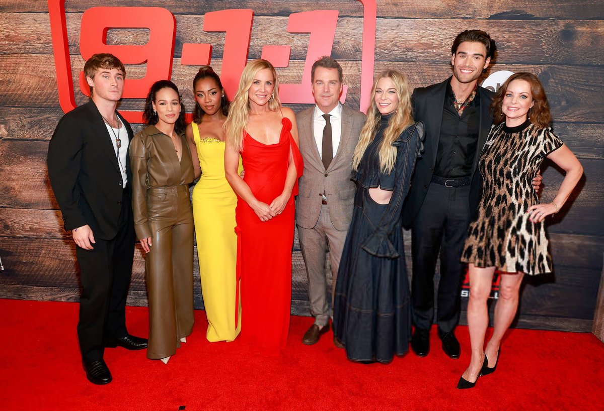 911TVNEWS's tweet photo. Cast have arrived at the #911Nashville premiere. 📸 https://t.co/8mEOSqAcxp