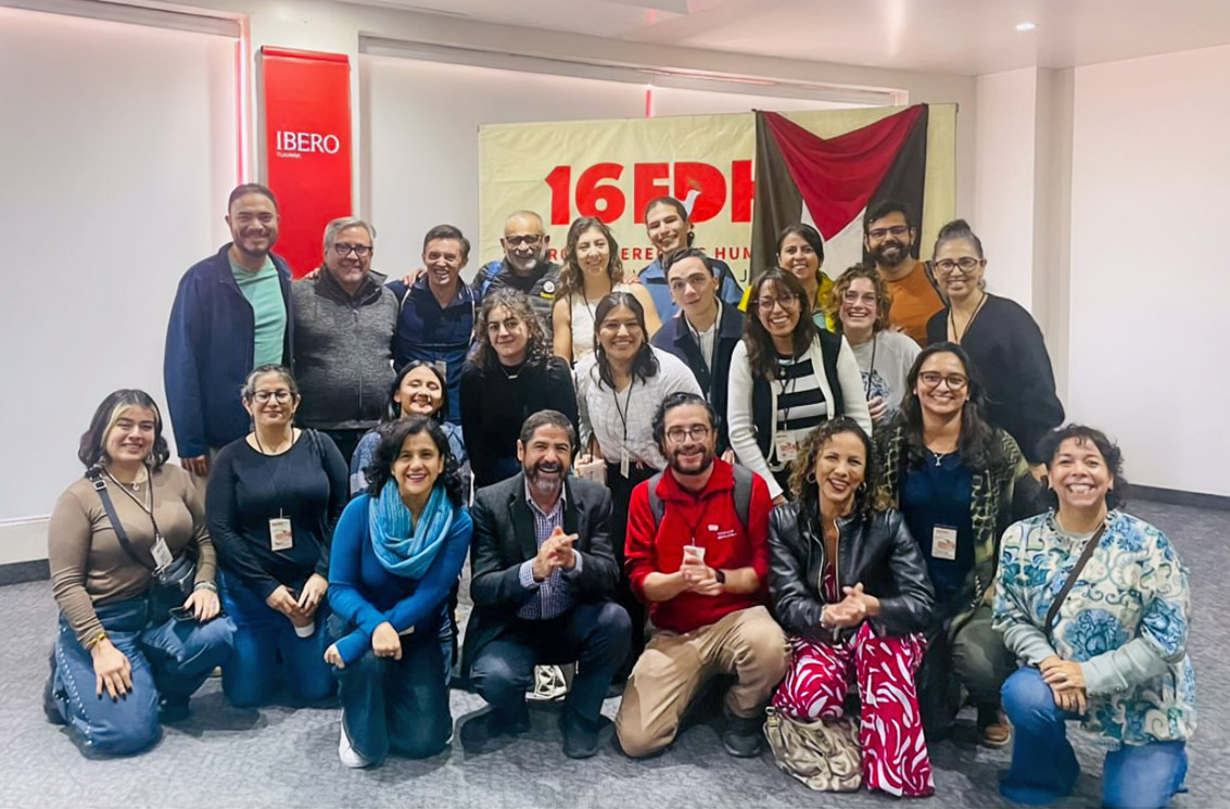 Presentamos a la delegación de la IBERO Puebla que participa en el 16º Foro de Derechos Humanos del SUJ en la <a href="/IberoTijuana/">Ibero Tijuana</a>. Esta presencia reafirma nuestro compromiso con la reflexión, el diálogo crítico y la acción en favor de la dignidad humana.