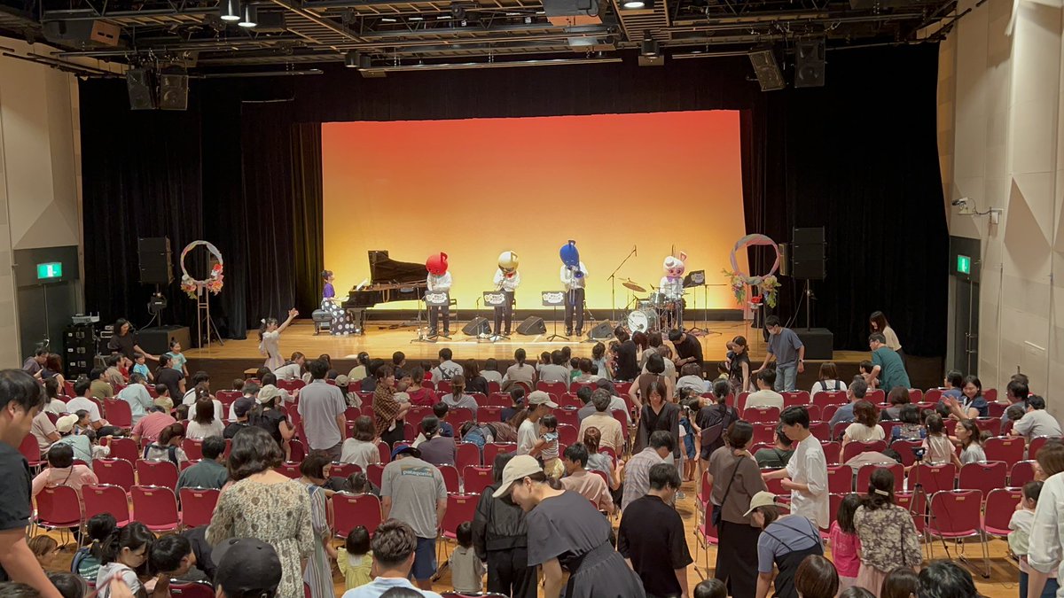 🎵荒川公演、大盛況のうちに終演‼️

荒川区での初開催となった本公演では、秋の訪れを感じる名曲を多彩なアレンジでお届け🍁 
今回は“みんなで会場を練り歩く”演出も大好評😁

下半期は残り3会場・6公演！ ご家族の思い出づくりに、ぜひ足をお運びください🎶

👉 performance.music-lpa.com/doremi_concert/
